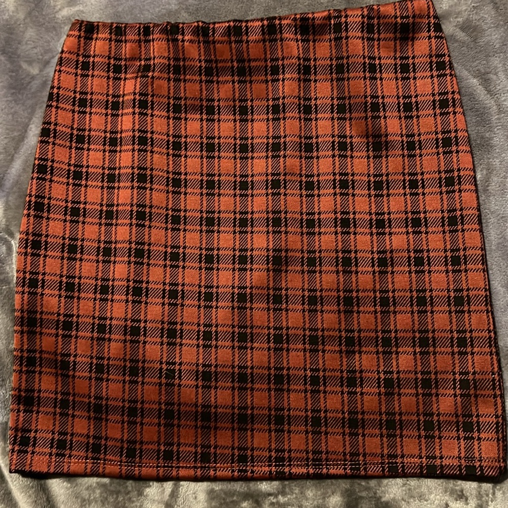 Short skirt - Picture 4 of 4